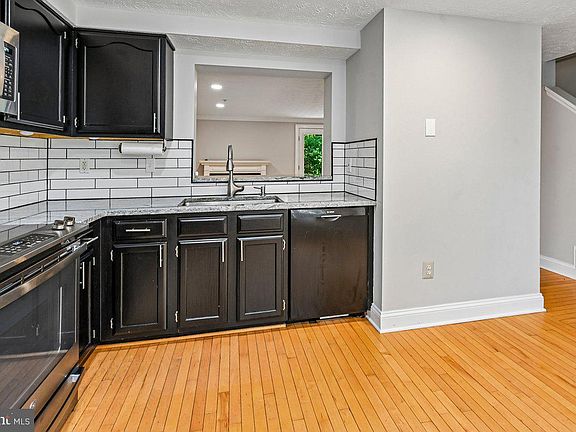 4th image of 1214 Seminole Dr