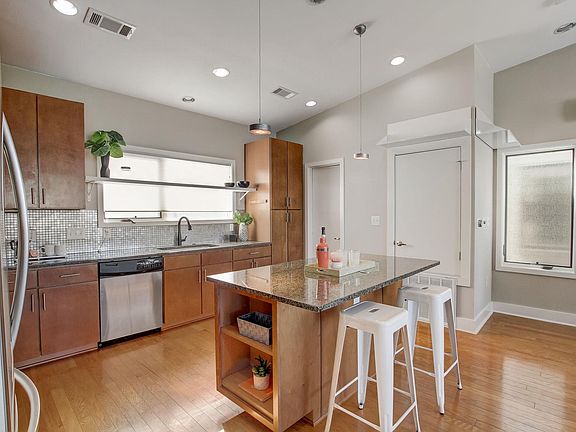2nd image of 1702 S Lamar Blvd Unit 11