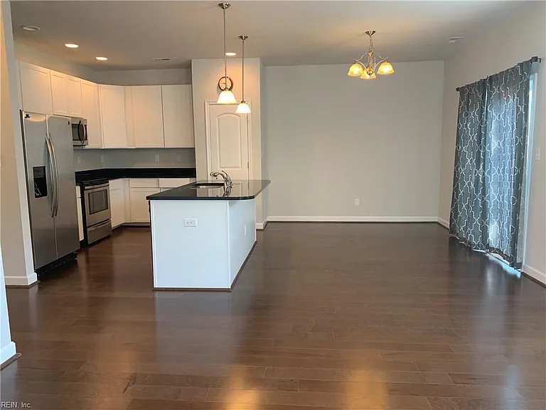 1005 Marble Walke Way — Photo 2