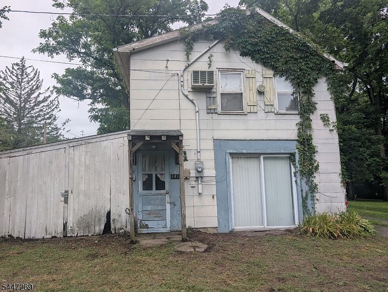 2nd image of 141 4Th St