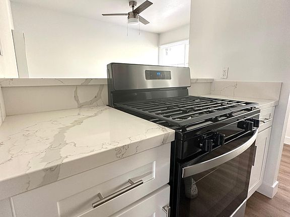 4th image of 156 S Laurel St APT 6