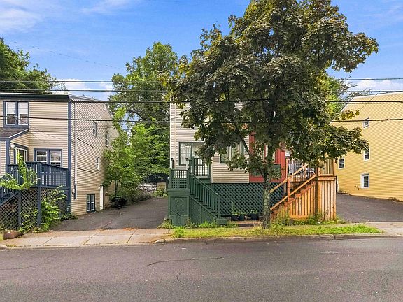 2nd image of 2552 Brunswick St