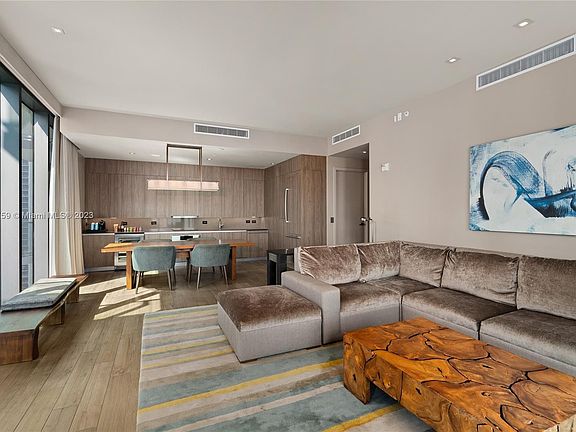 4th image of 788 Brickell Plz #902