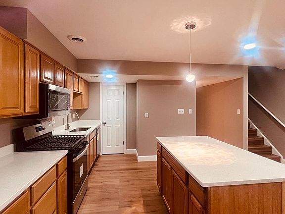 3rd image of 14875 Cherrydale Dr
