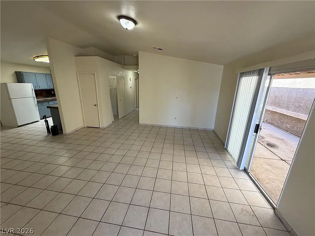 3 bed, 2.0 bath, 1096 sqft, $1,649 — Photo 4