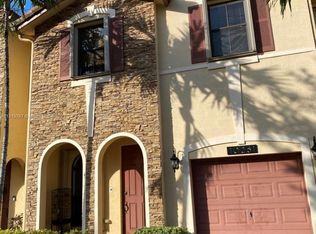10277 NW 32nd Ter, Doral, FL 33172