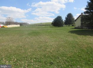58 Maple St, Seven Valleys, PA 17360