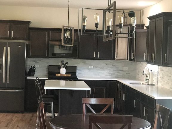 3rd image of 760 Somerset Ct