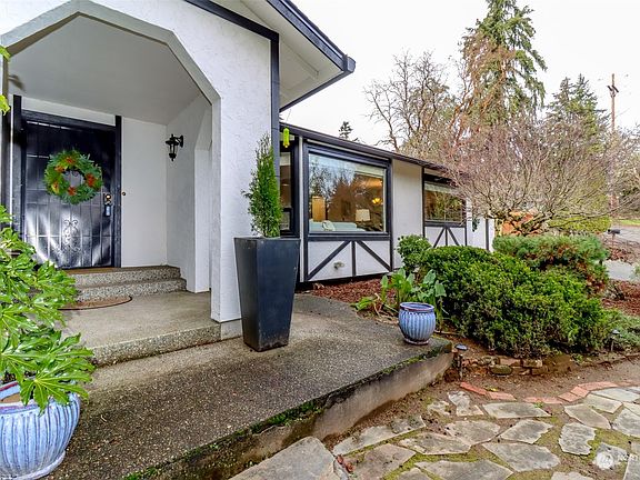 3rd image of 21613 35th Avenue S
