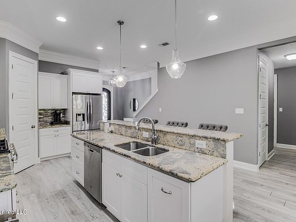 3rd image of 14044 Plantation Oaks Dr