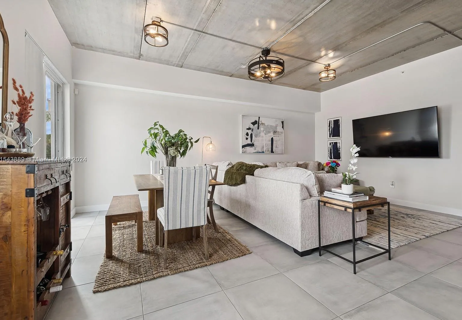 2 bed, 2.0 bath, 1083 sqft, $4,100 — Photo 4