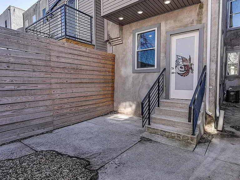 1719 Arlington St — Photo 22