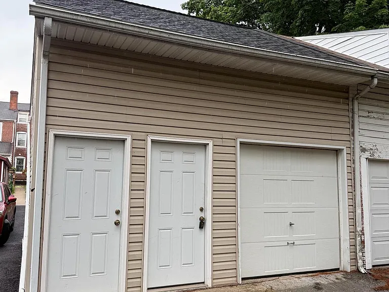 392 W Broad St — Photo 2