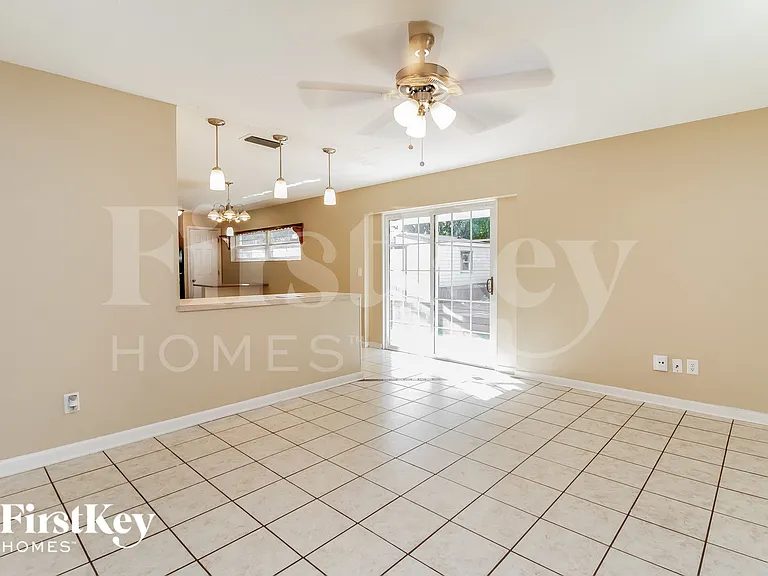 2720 Erin Rd — Photo 2