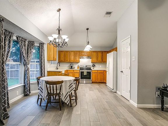 4th image of 6716 Daffodil Ct