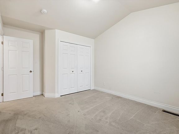 3rd image of 3536 Buckingham Ave