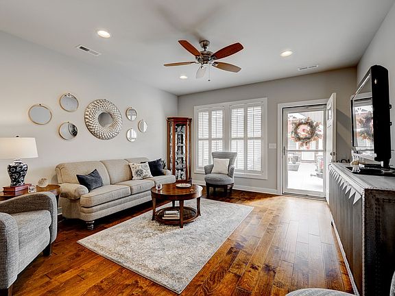 3rd image of 4462 Springhill Dr APT A