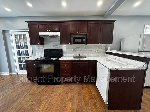 4th image of 492 King George St Unit 1
