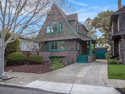 1372 Versailles Ave, Alameda, CA, 94501