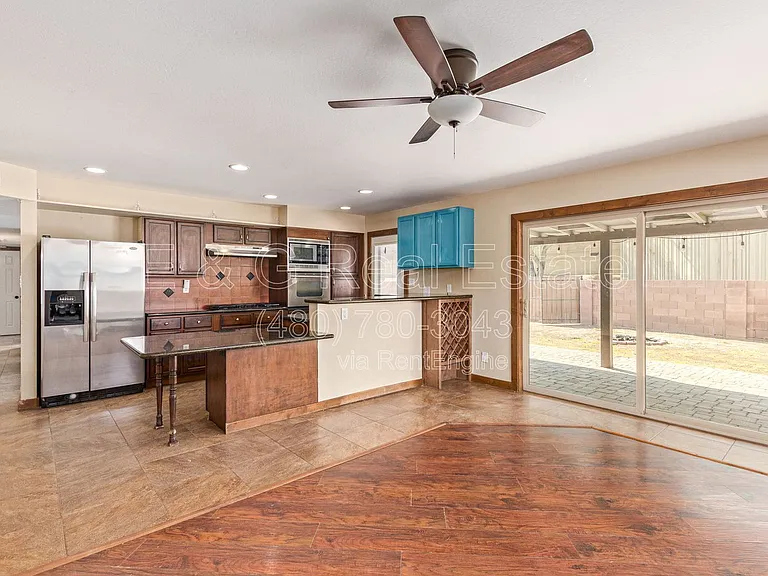 319 E Riviera Dr — Photo 11