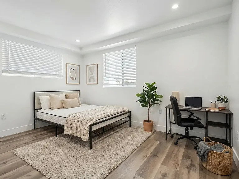 Fully Furnished Housing: 1419 W 35th St — Photo 4