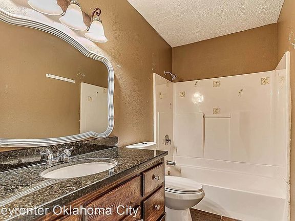 5th image of 1025 SW 51st St