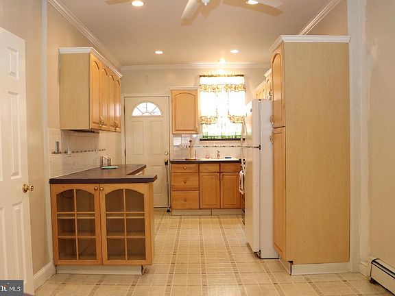 3rd image of 2710 E Allegheny Ave