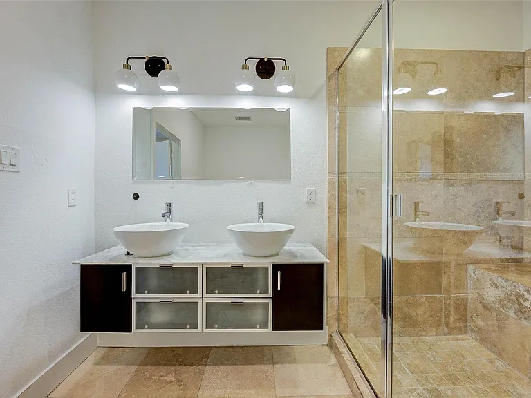 1515 Crockett St — Photo 14