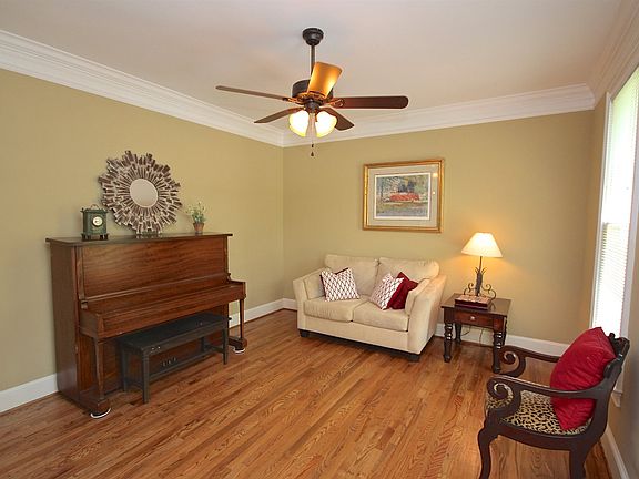 5th image of 126 Kenton Pl