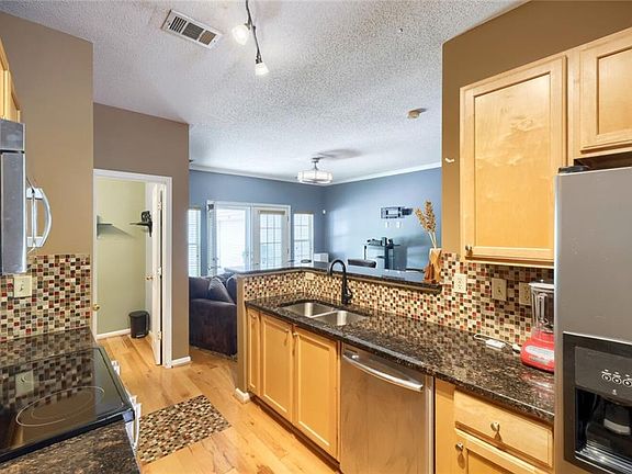 4th image of 1732 Pryor Rd #605