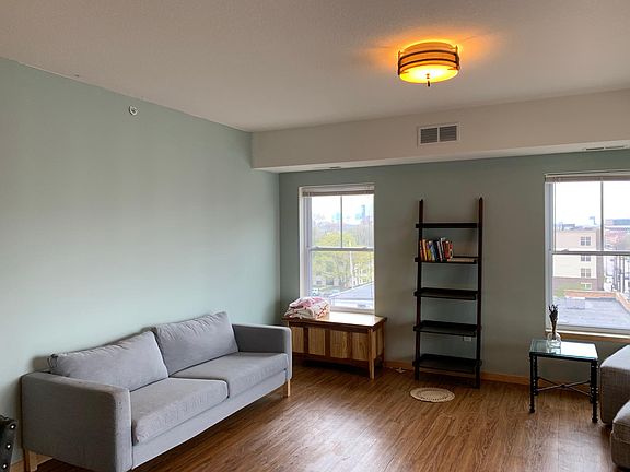 2nd image of 3020 University Ave SE APT 401
