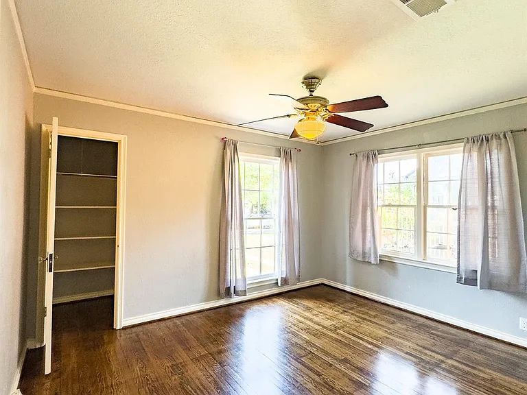 2222 Carnes St — Photo 34