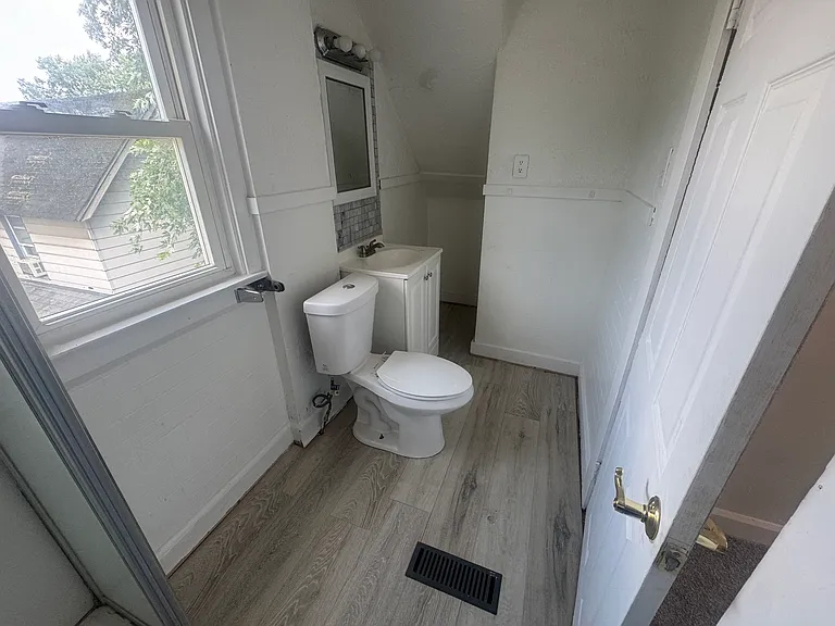 335 Elberen St — Photo 6