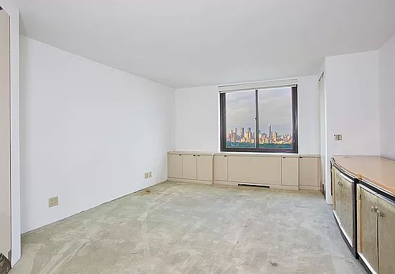 4th image of 40 E 94th St APT 26B