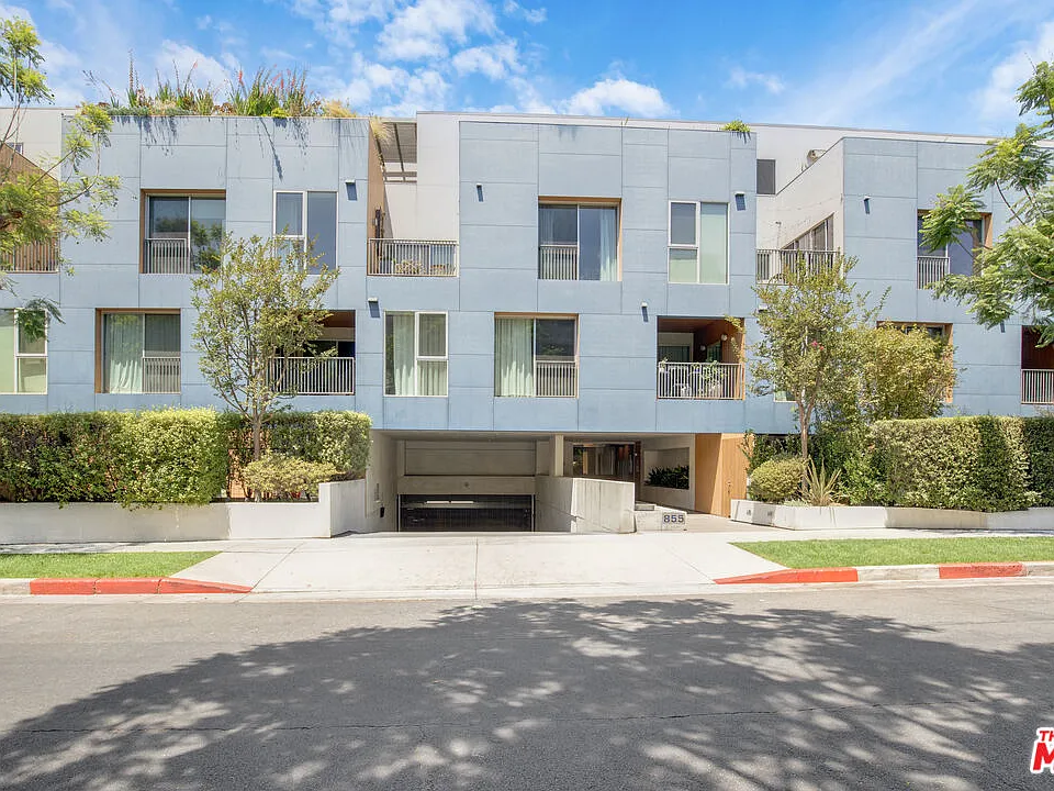 855 N Croft Ave #206