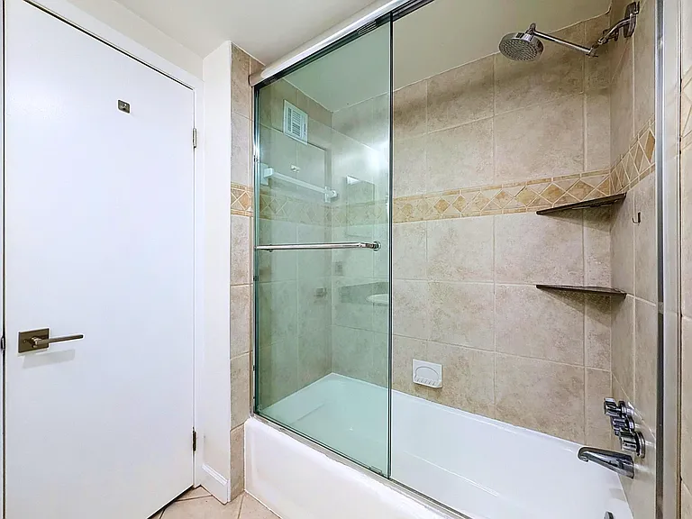 3250 NE 28th St #809 — Photo 10