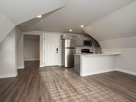 Entry/Kitchen