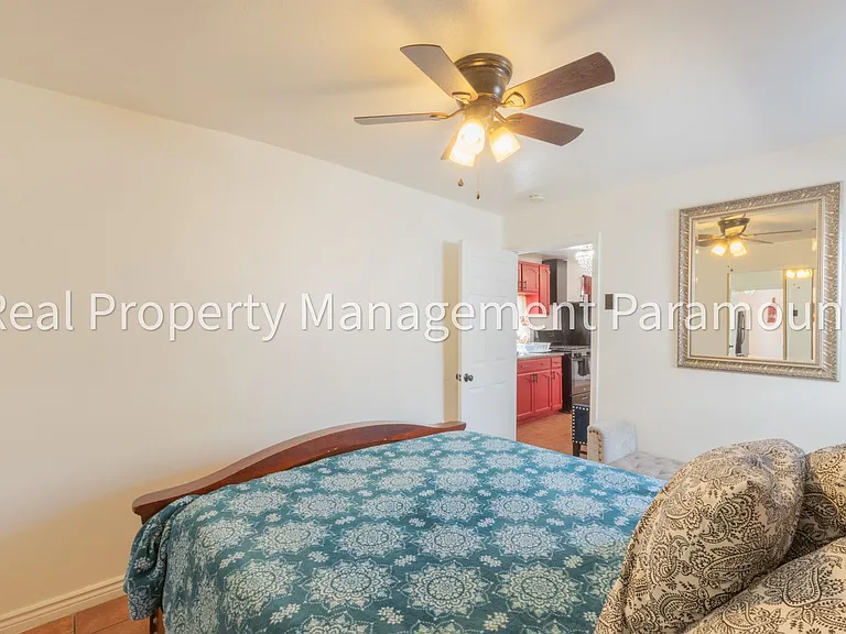 1362 E 61st Street — Photo 24