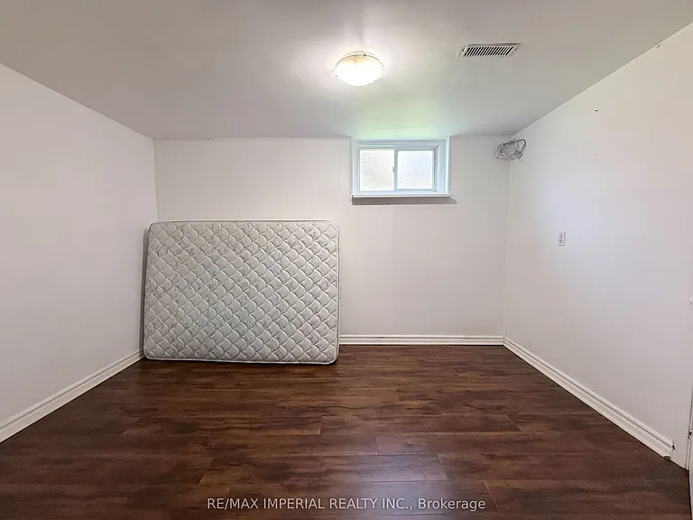 52 Yongehurst Rd #2 — Photo 11