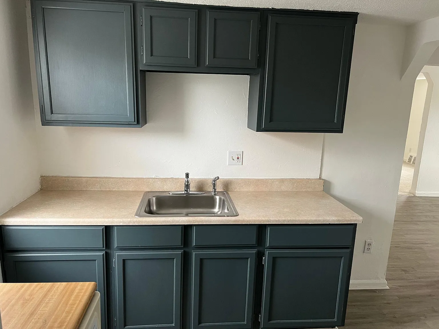 558 Park Ave — Photo 3