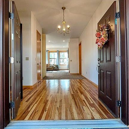 3rd image of 1020 Parkway Ln
