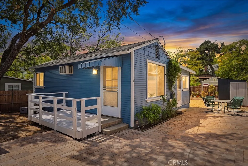 2 bed, 700 sqft, $2,800 — Photo 1