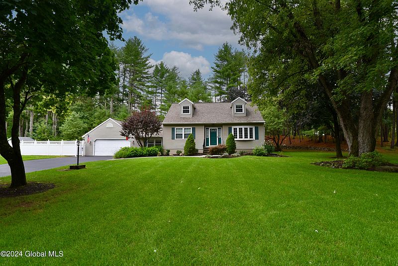 2nd image of 5 Cedarcrest Drive