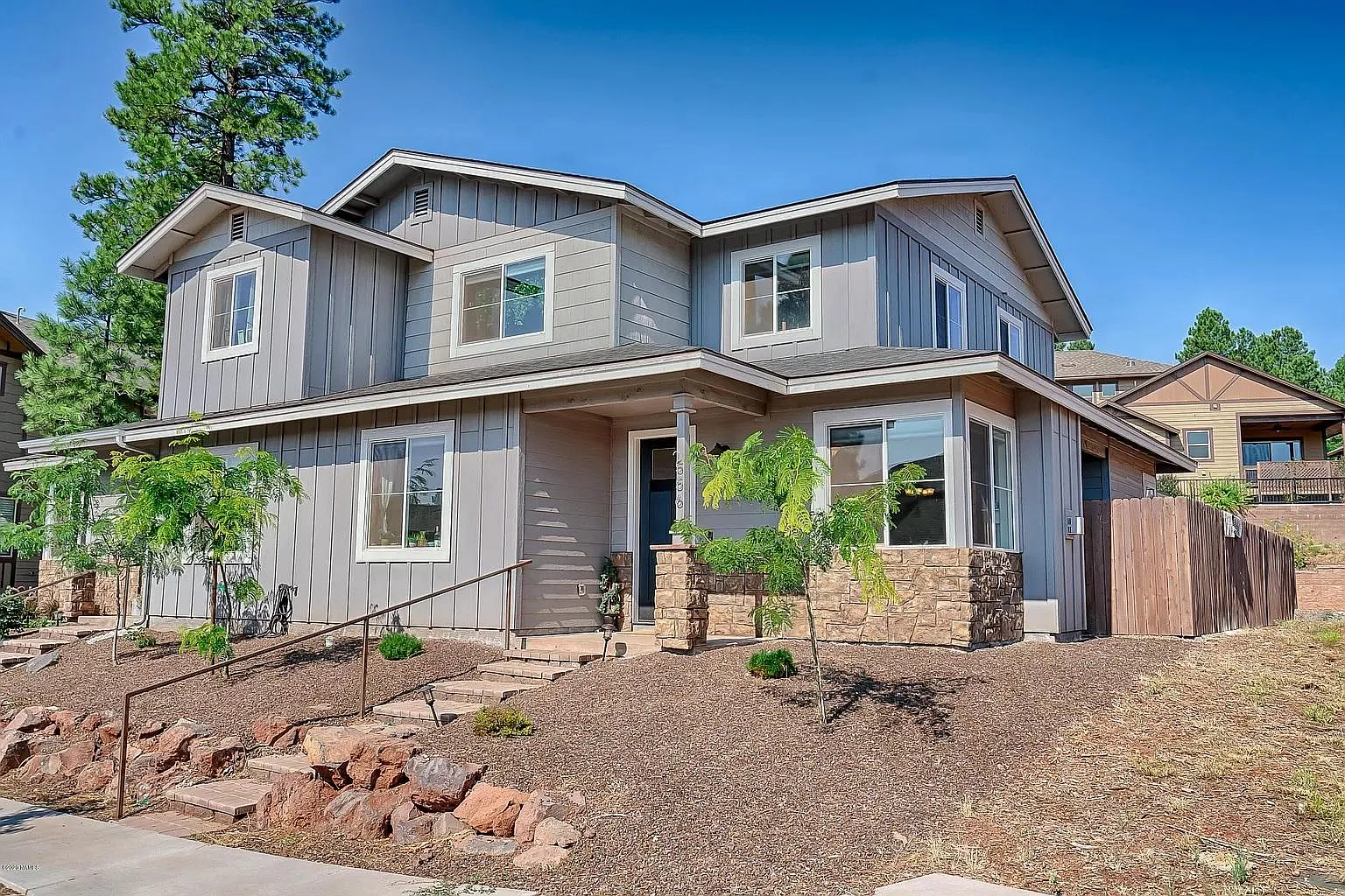 2556 W Clement Cir — Photo 1