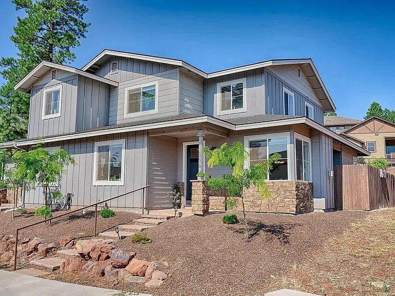 2556 W Clement Cir — Photo 1
