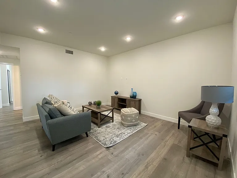 18529 Calvert St — Photo 25