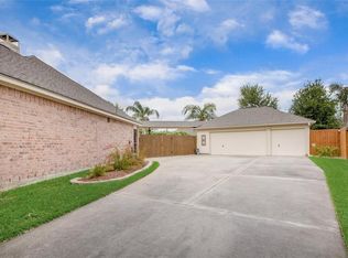 2887 Morning Pond Ln, Dickinson, TX 77539