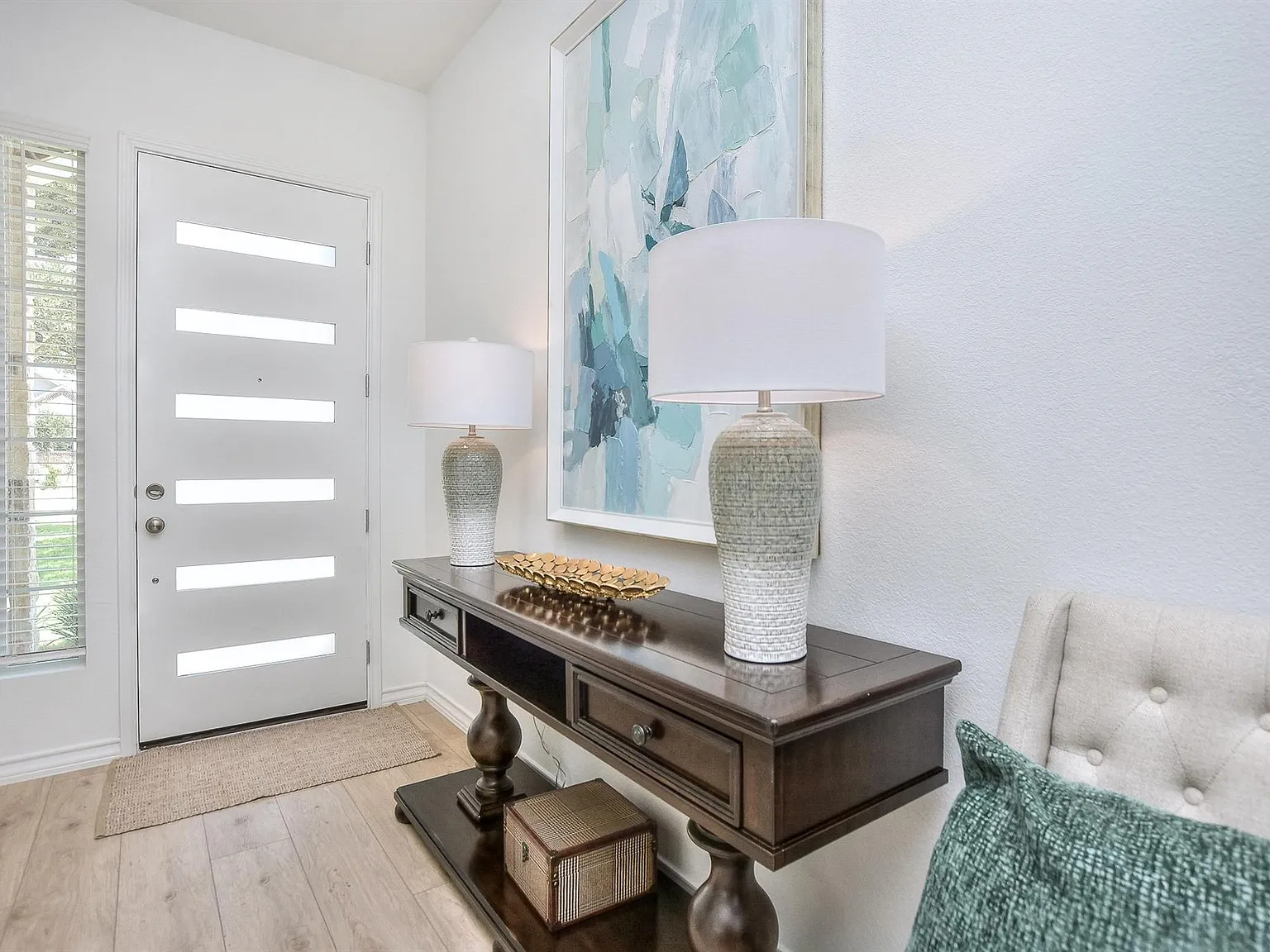 3 bed, 2.0 bath, 2017 sqft, $2,450 — Photo 4
