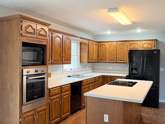 5th image of 1016 Lois Ln
