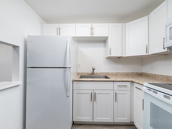 5th image of 1150 NE 17th Ct APT 7